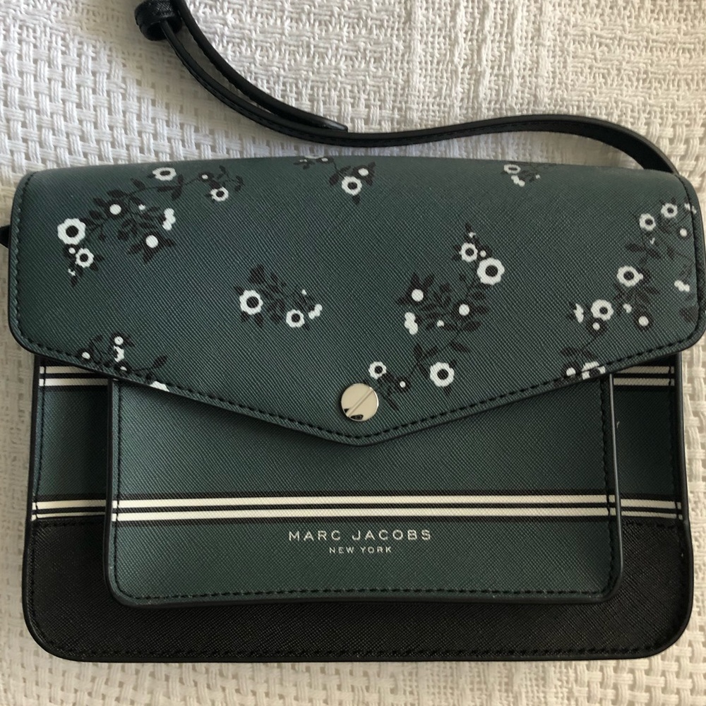 Marc Jacobs cross body purse